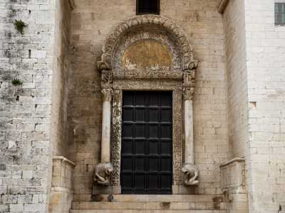 ...si trova il �Portale dei leoni�...